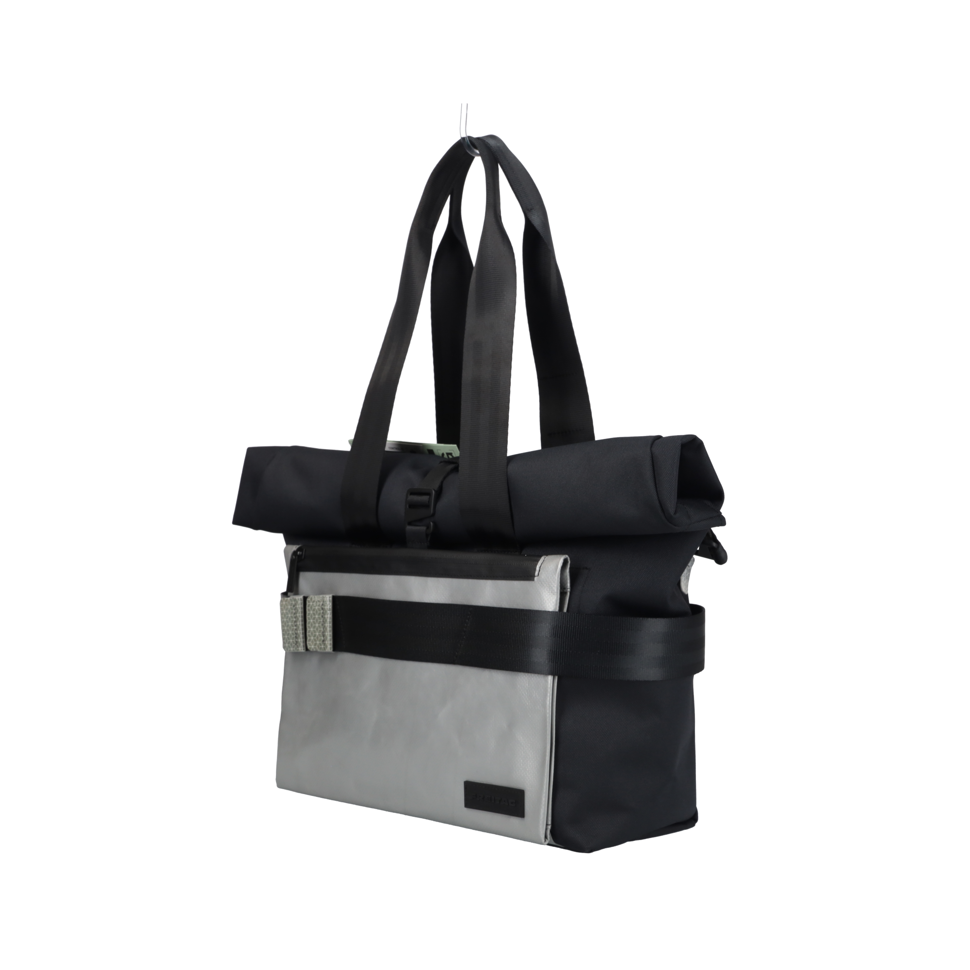 FREITAG ロールトップバックパック 差がつく大人のバックパック】オールブラックの「フライターグ