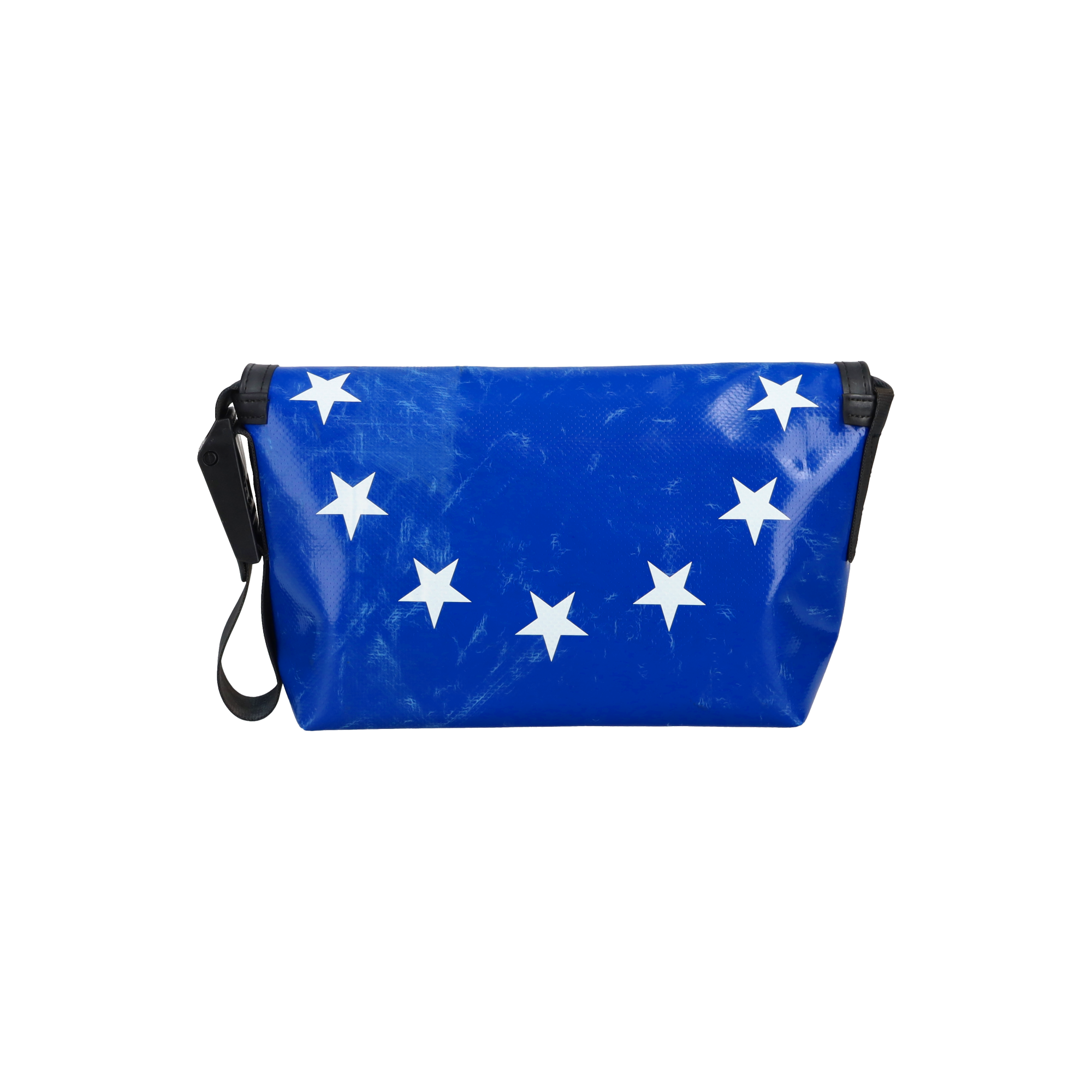 Études Studio Collab: SHAPING SHADES OF BLUE | FREITAG
